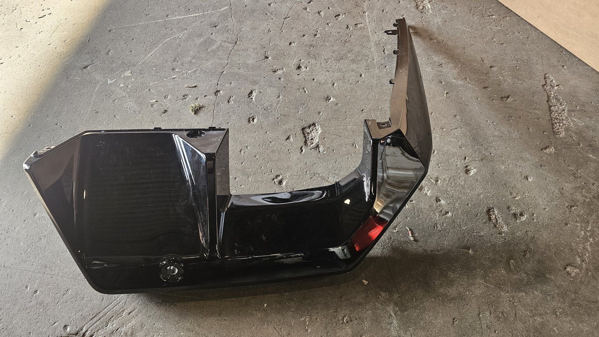 Diffuser zwart onderzijde achterbumper links BMW 5 serie G90, -, Nieuw, Ophalen of Verzenden, Achter