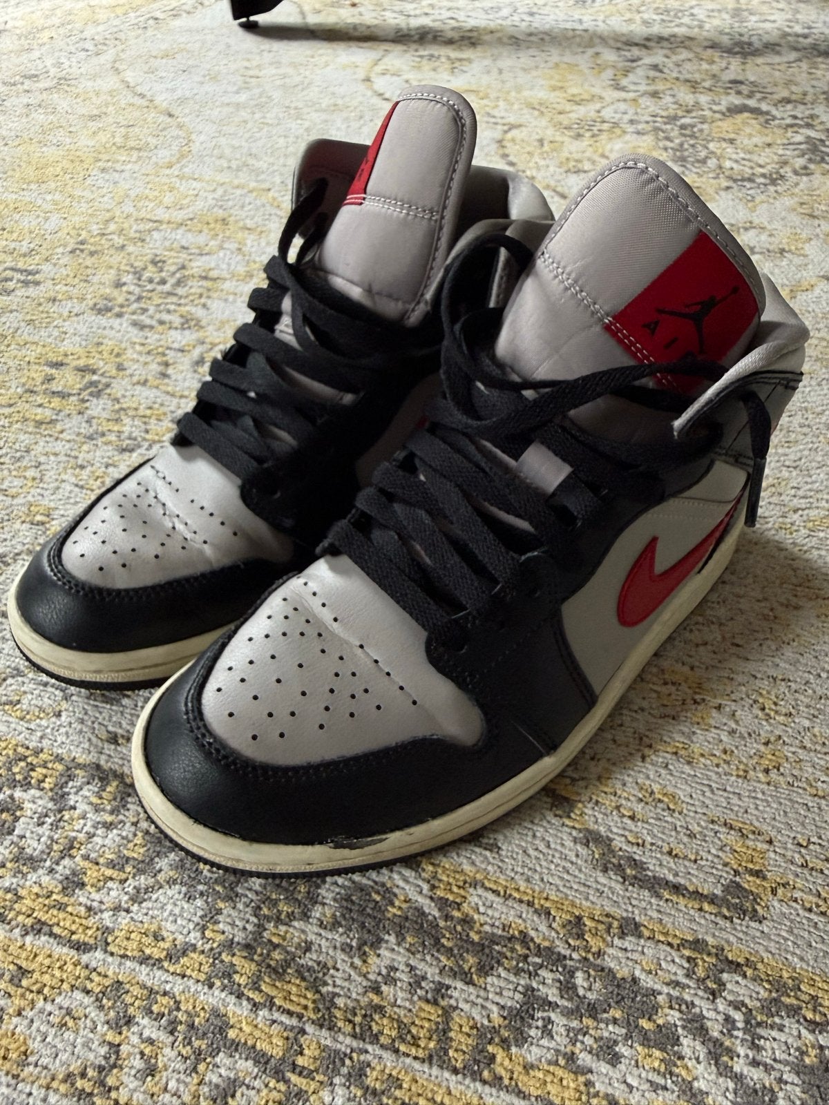 Nike Air JORDAN 1 Mid Black College Grey Gym Red, Kleding | Dames, Schoenen, Ophalen of Verzenden, Gedragen, Zwart, Sneakers of Gympen