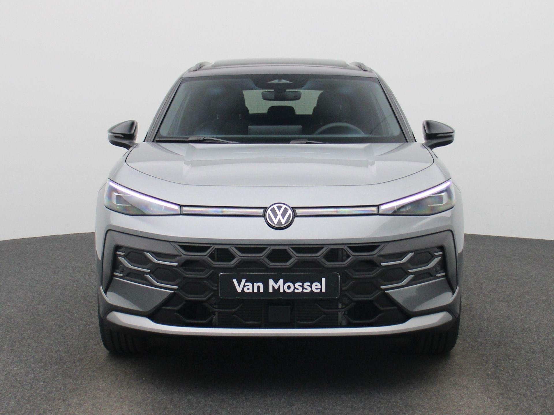 Volkswagen T-Roc 1.5 eTsi Style First Edition | DEMO | PANOR, 12 maanden, 730 kg, 1498 cc, Euro 6