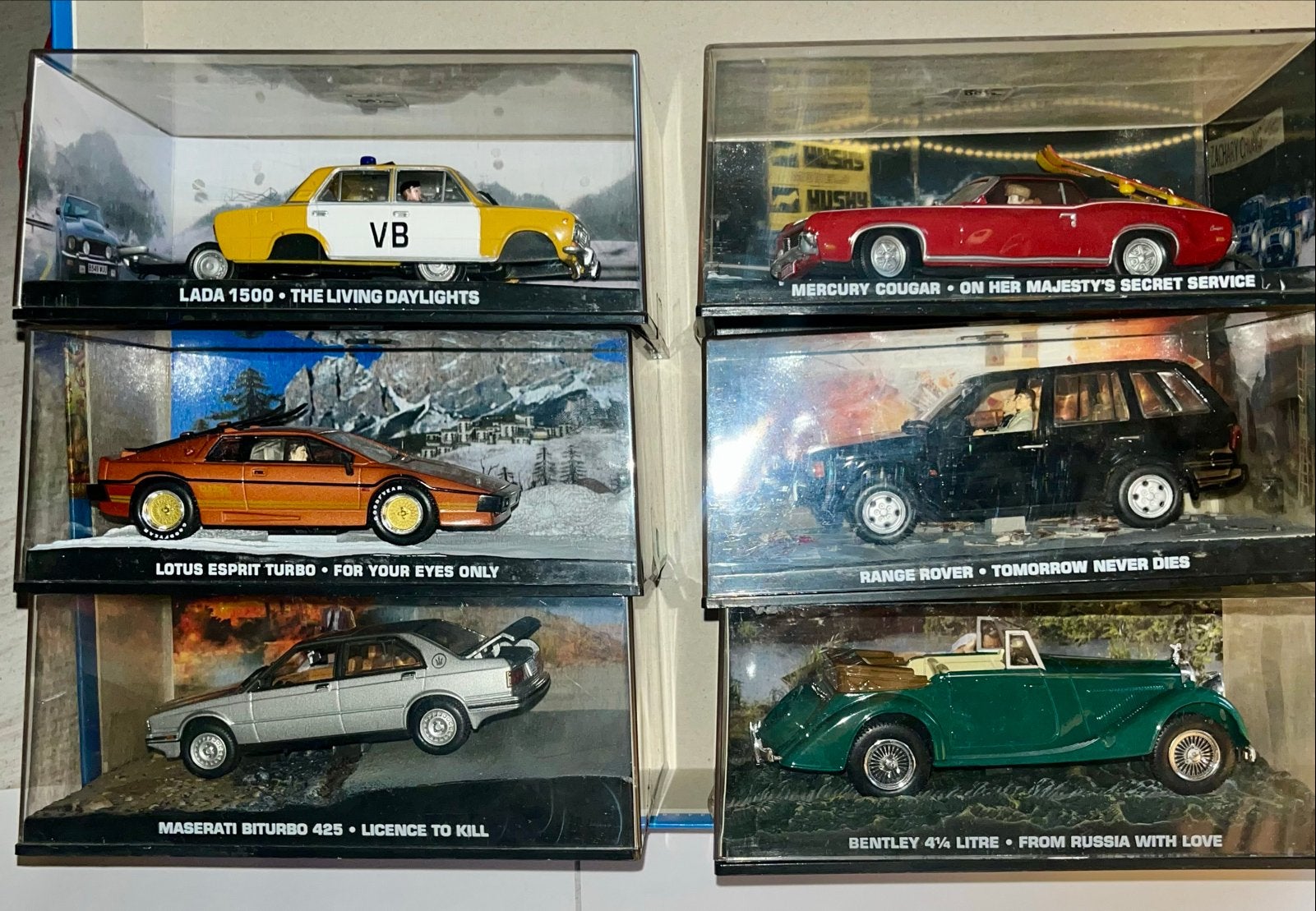 6x James Bond 007 auto's 1:43 in blister - Lotus Bentley, Hobby en Vrije tijd, Ophalen of Verzenden, Zo goed als nieuw, Auto, Overige merken
