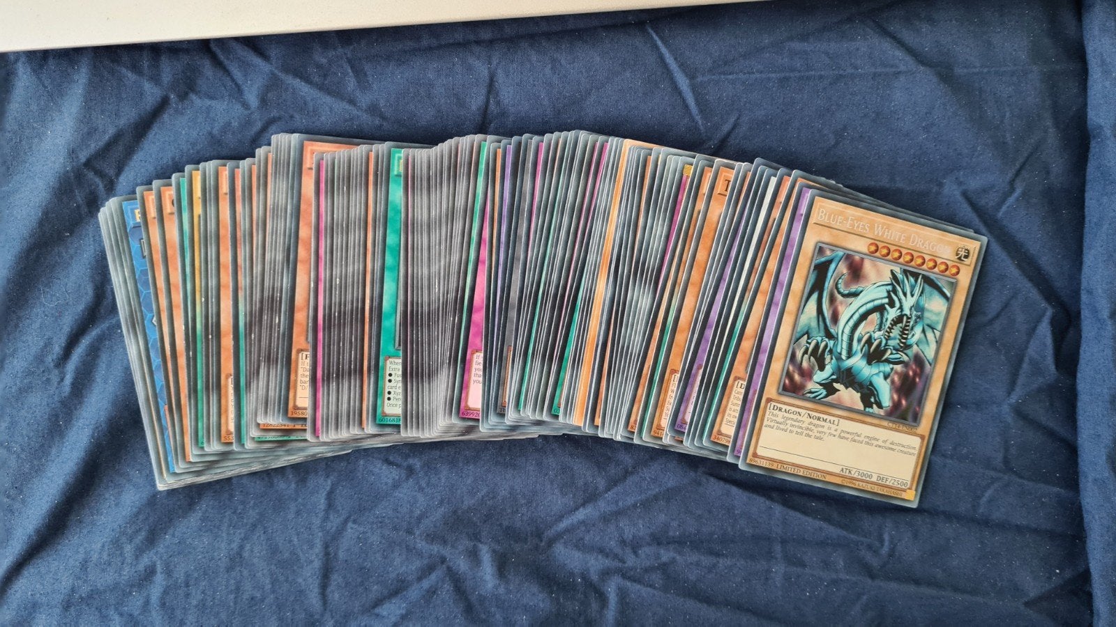 Grote stapel Yu-Gi-Oh! kaarten, Hobby en Vrije tijd, Verzamelkaartspellen | Yu-gi-Oh!, Ophalen, Gebruikt, Meerdere kaarten