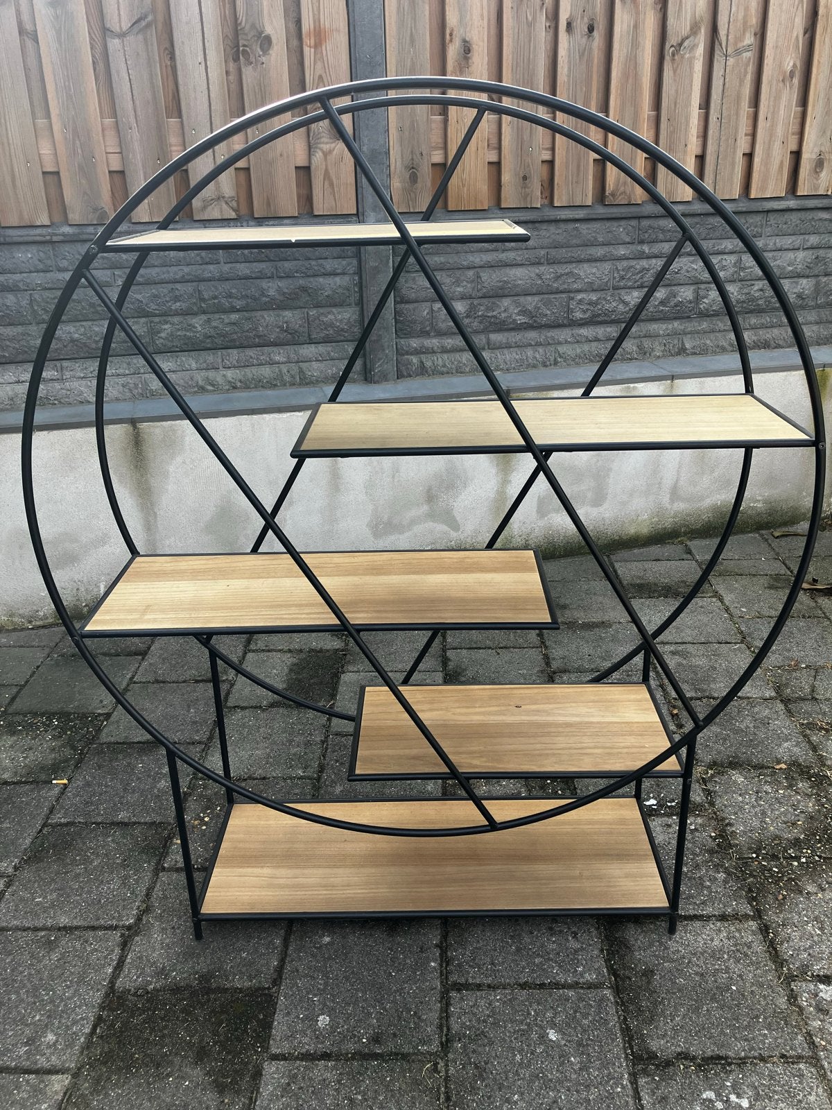 Rond metalen rek met houten planken, Ophalen, Gebruikt