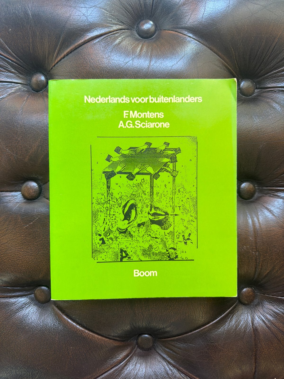 Nederlands voor buitenlanders - F. Montens & A.G. Sciarone, Ophalen of Verzenden, Zo goed als nieuw, Non-fictie