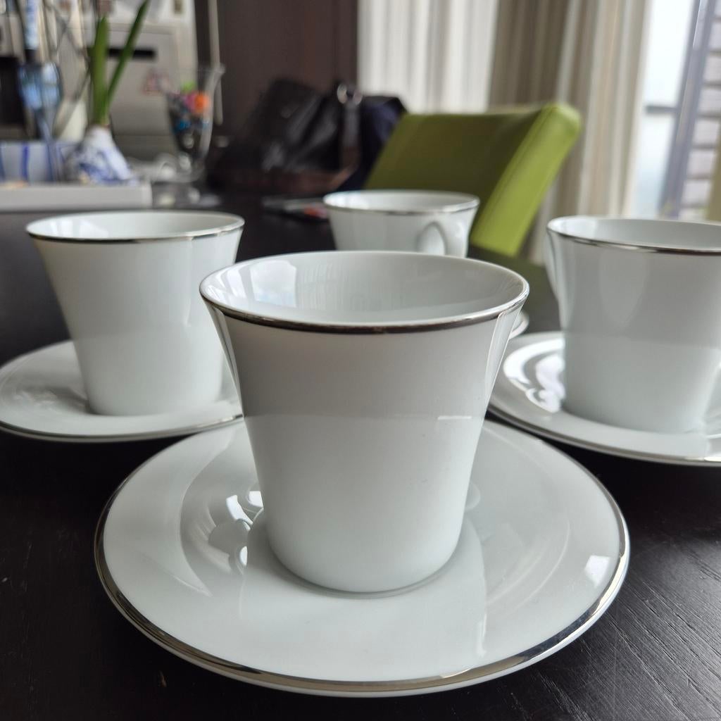 Royal Porcelain koffiekopjes - Wit met zilveren rand, Nieuw, Ophalen of Verzenden, Overige stijlen, Kop(pen) en/of Schotel(s)