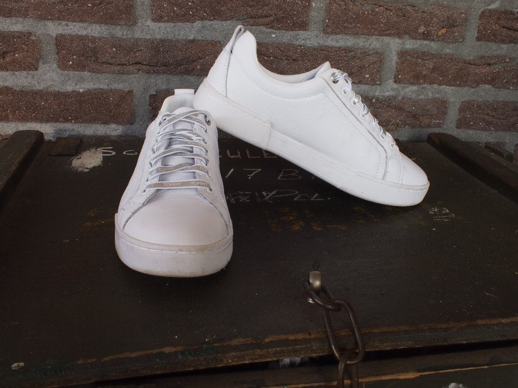 Witte leren Tommy Hilfiger Sneakers Maat 37, Wit, Ophalen of Verzenden, Tommy Hilfiger, Sneakers of Gympen