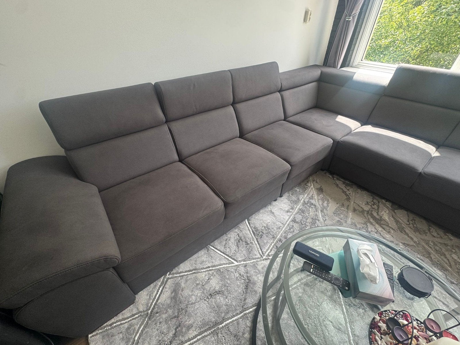 Grote grijze hoekbank met verstelbare hoofdsteunen, Ophalen, Gebruikt, 100 tot 125 cm, Hoekbank