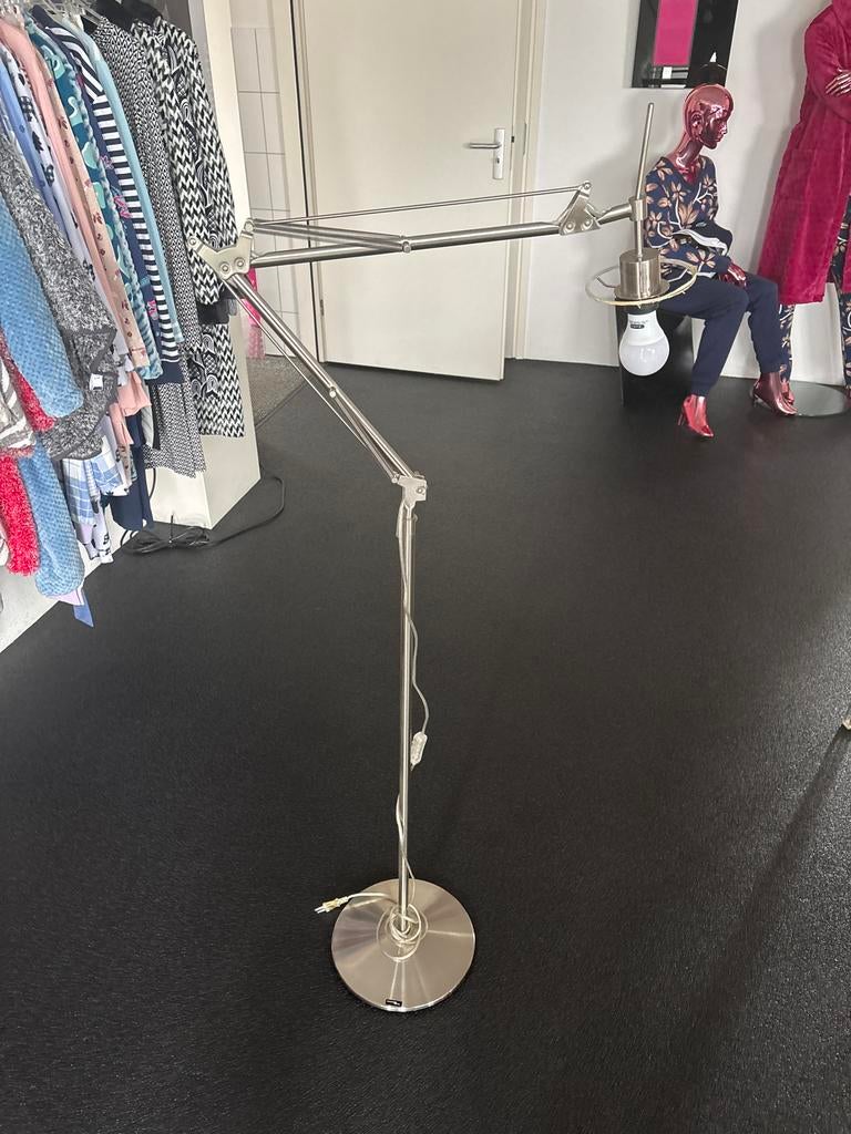 Besselink licht vloerlamp, Gebruikt, Ophalen of Verzenden, Metaal, Modern