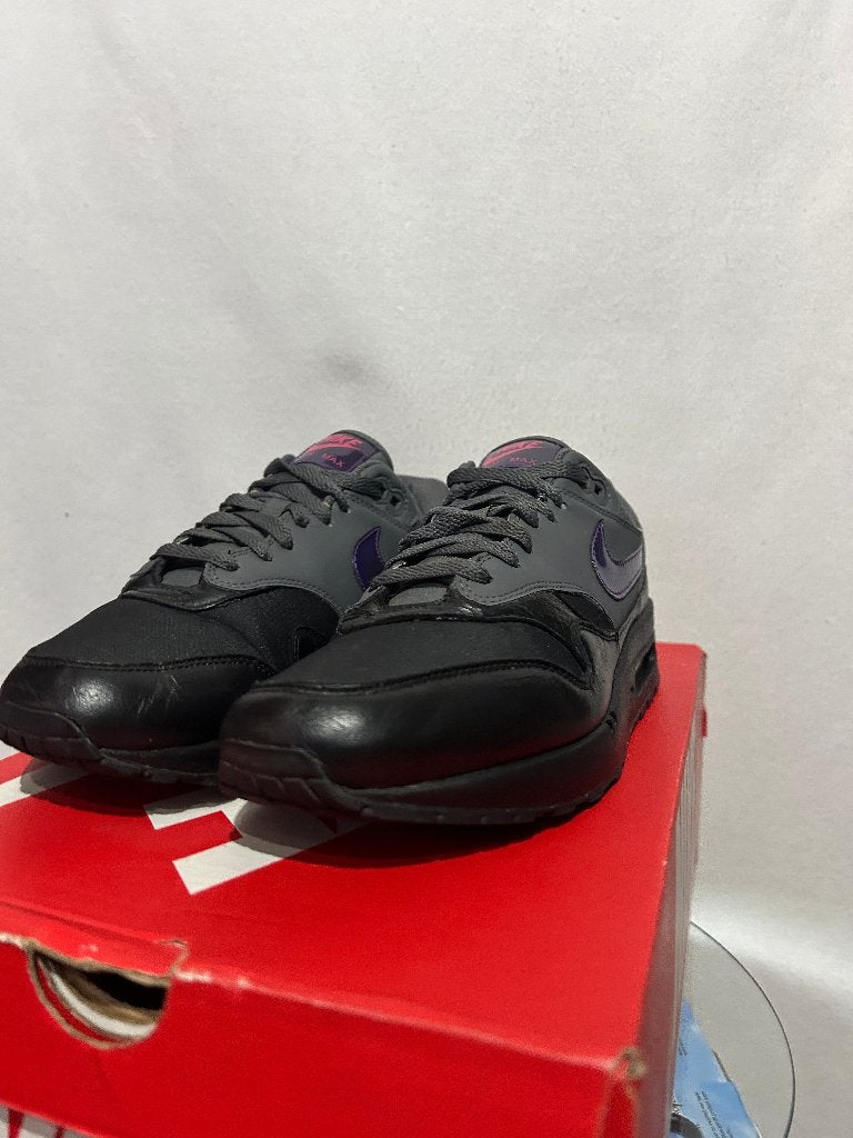 ALS NIEUW! Maat 43 - Nike Air Max 1 Ripstop Dark Grey, Kleding | Heren, Overige kleuren, Verzenden, Nike, Nike