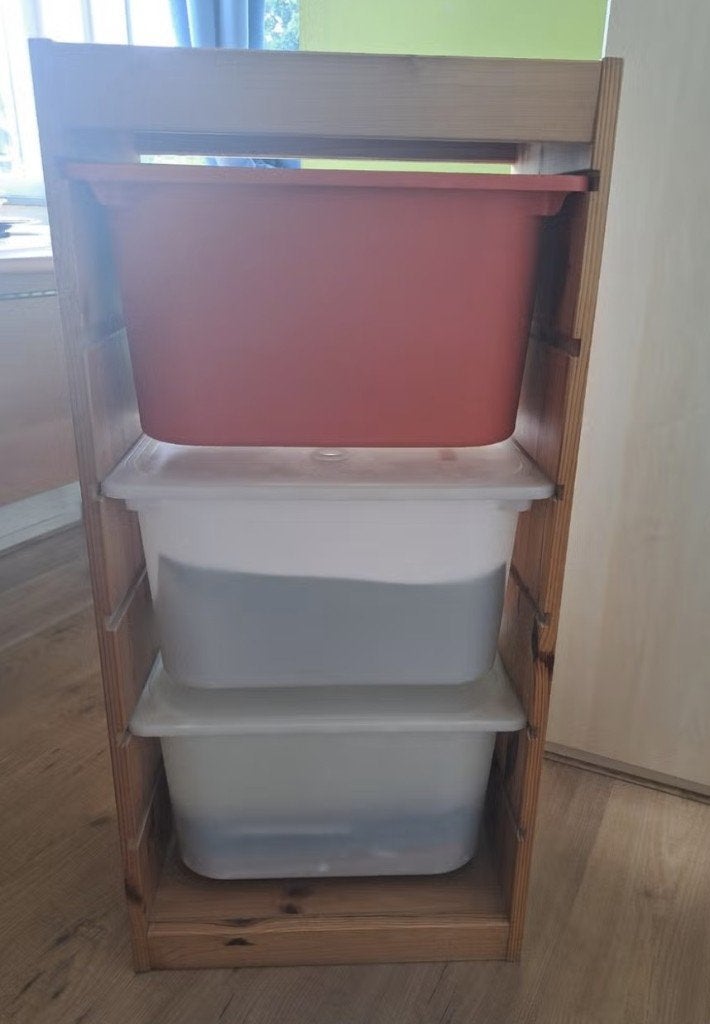 IKEA kast TROFAST met 2 witte en 1 rode bak - 44x30x90 cm, Huis en Inrichting, Kasten | Overige, Ophalen, Gebruikt