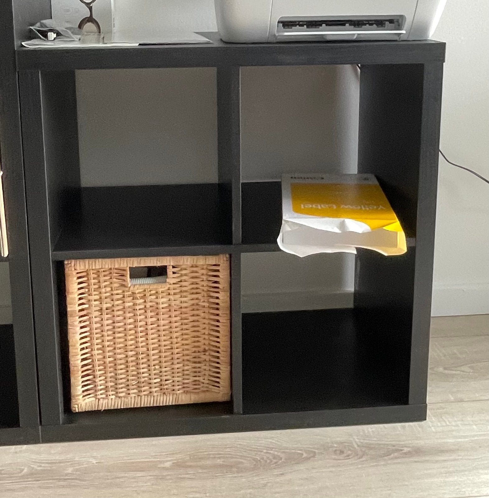 IKEA KALLAX shelving unit black-brown 6 months old, Ophalen, 50 tot 100 cm, Zo goed als nieuw, Minder dan 100 cm