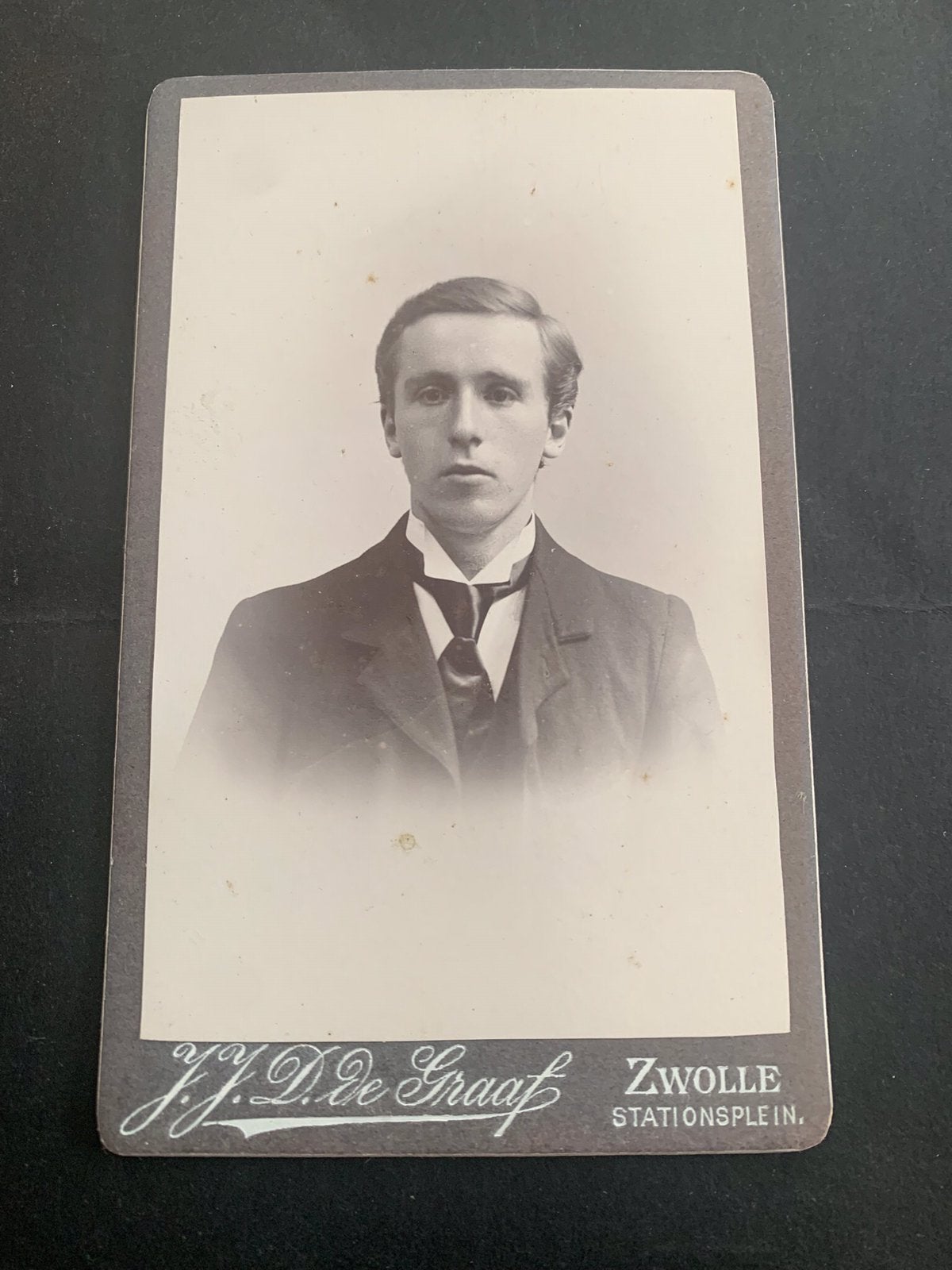 cdv carte de visite jongeman J J D de Graaf Zwolle, Verzamelen, Foto's en Prenten, Verzenden, Voor 1940, Zo goed als nieuw, Foto