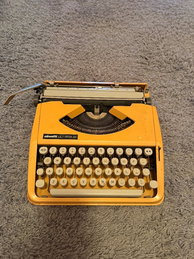 Olivetti Lettera 82 reisschrijfmachine – oker/mosterdgeel, Diversen, Ophalen, Gebruikt