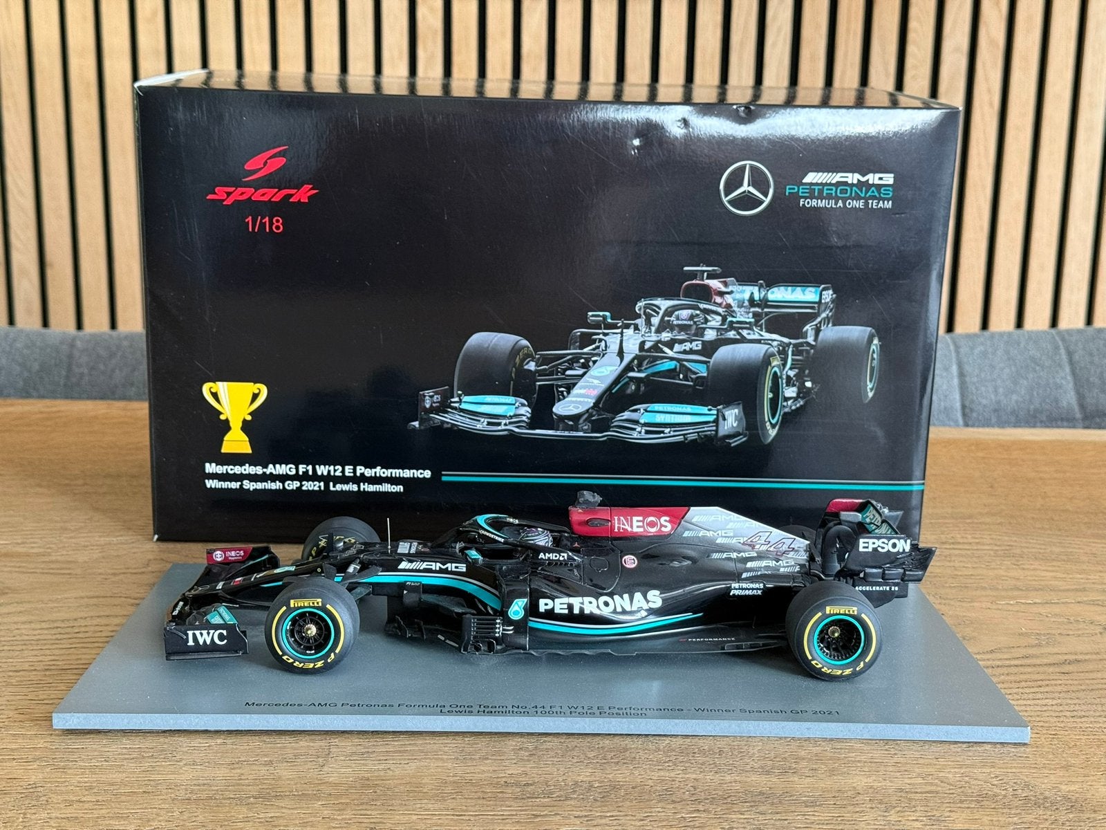 Lewis Hamilton Mercedes W12 1:18 – Spark, Verzamelen, Ophalen of Verzenden, Zo goed als nieuw, Formule 1