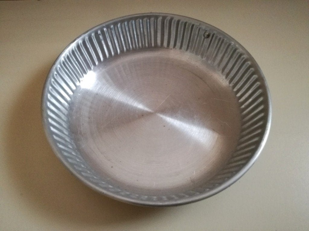 Bakvorm bakblik aluminium diameter 22 cm inhoud 1,1 liter, Ophalen of Verzenden, Gebruikt, Taarten, Bakvorm