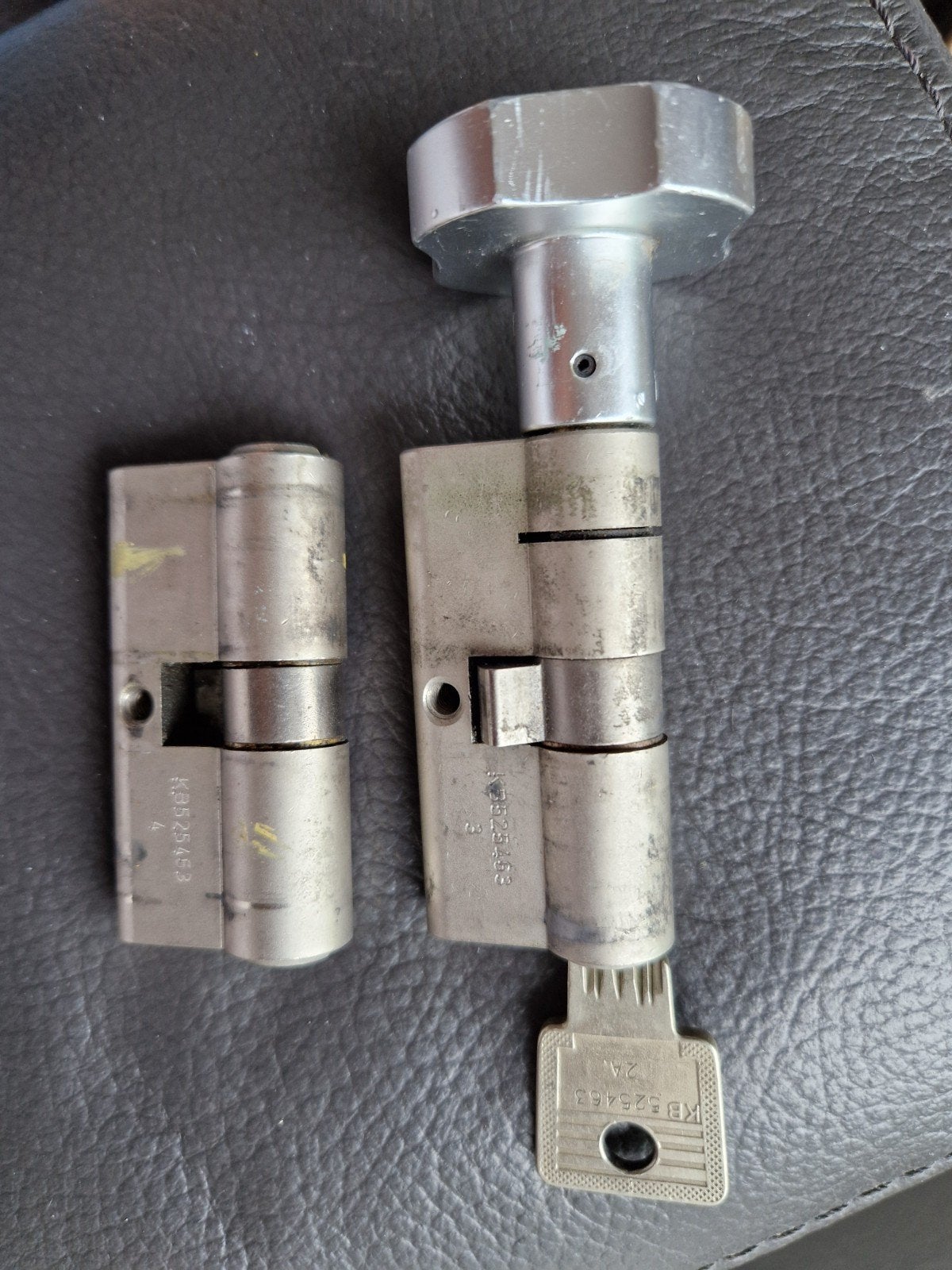 Cilindersloten met sleutels (2 stuks), Ophalen of Verzenden, Gebruikt, Overige materialen, Slot