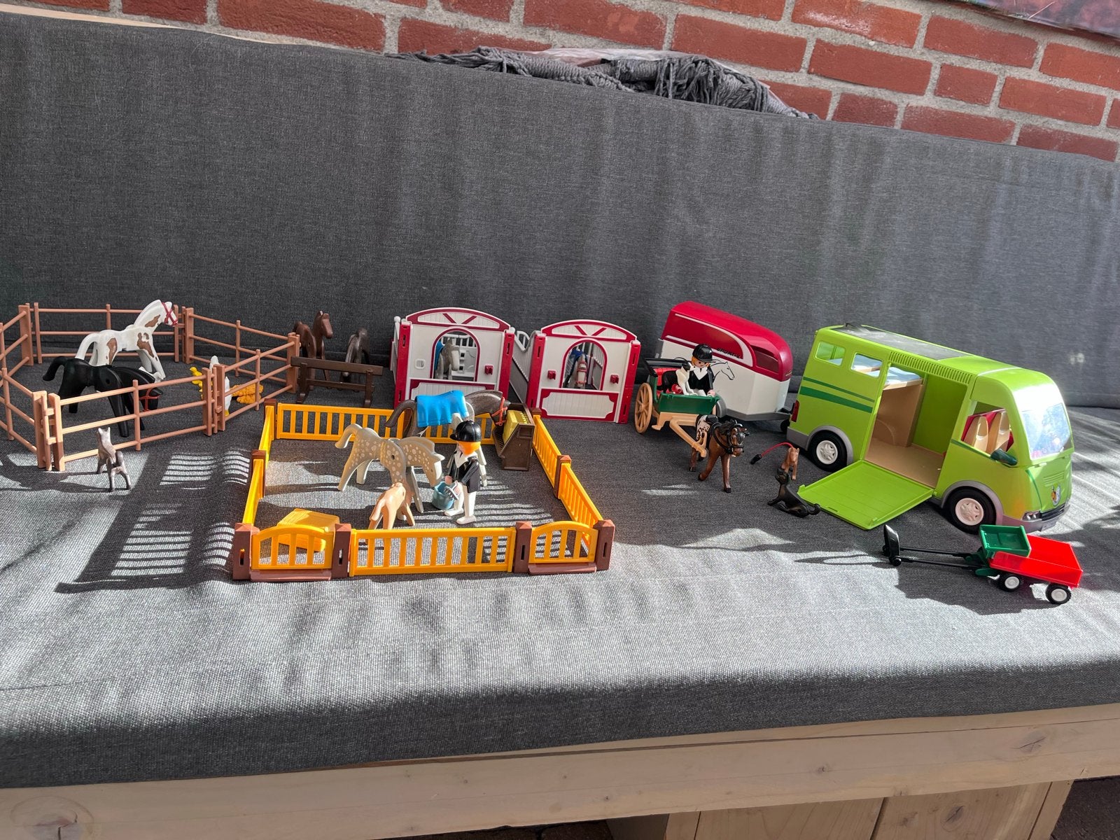 Grote Playmobil Paarden Set met Trailer en Stallen, Ophalen, Gebruikt, Jongen of Meisje