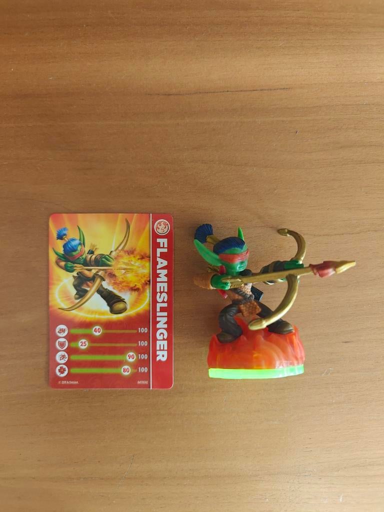 Skylanders Flameslinger figuur met kaart en sticker, Ophalen, Zo goed als nieuw