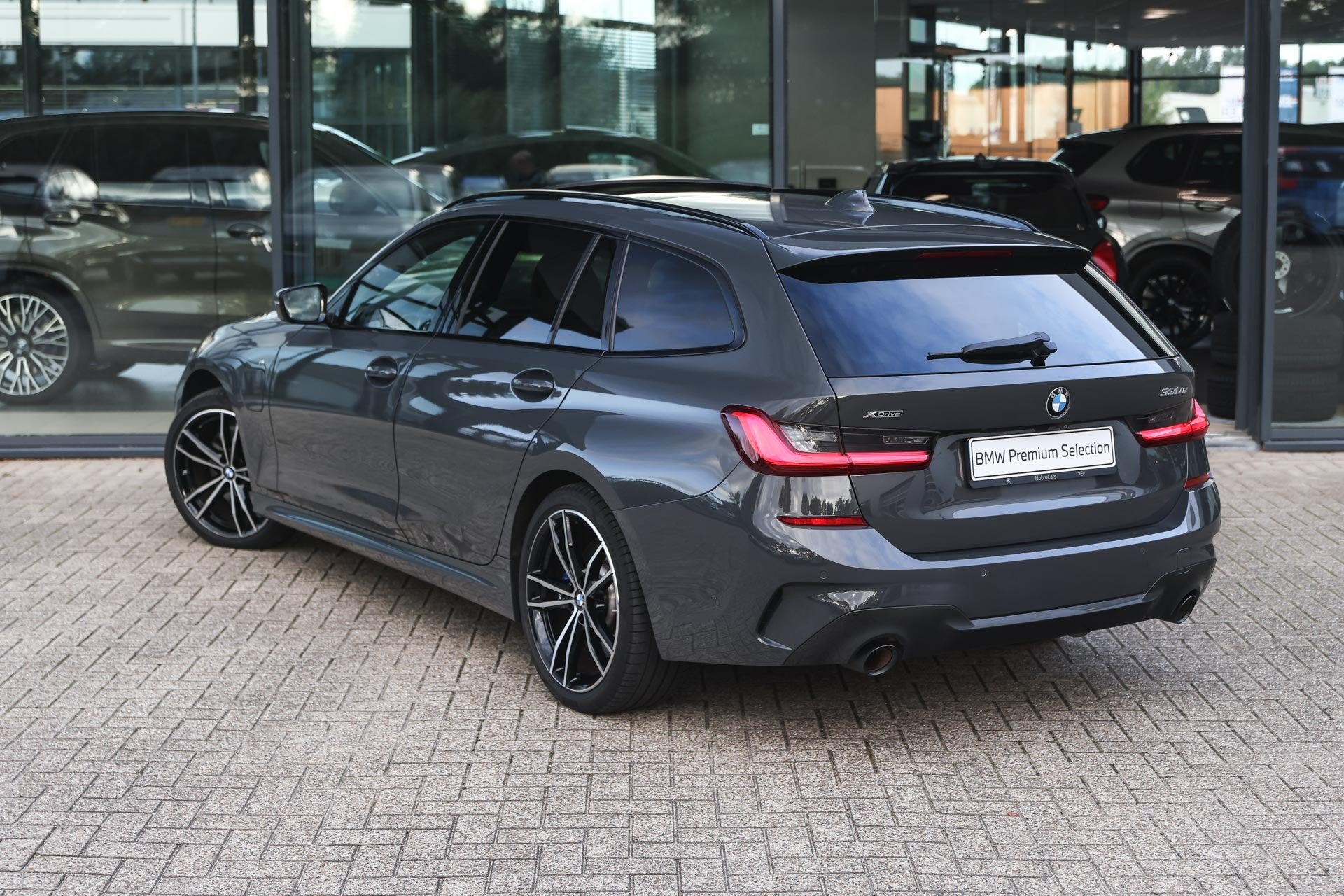 BMW 3 Serie Touring 330e xDrive M Sport Automaat / Trekhaak, Auto's, Gebruikt, 4 cilinders, 120 €/maand, Leder