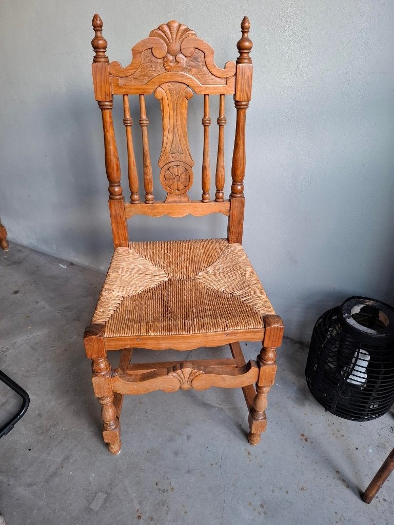 2 x Antieke houten knopstoel / boerenstoel met houtsnijwerk, Ophalen