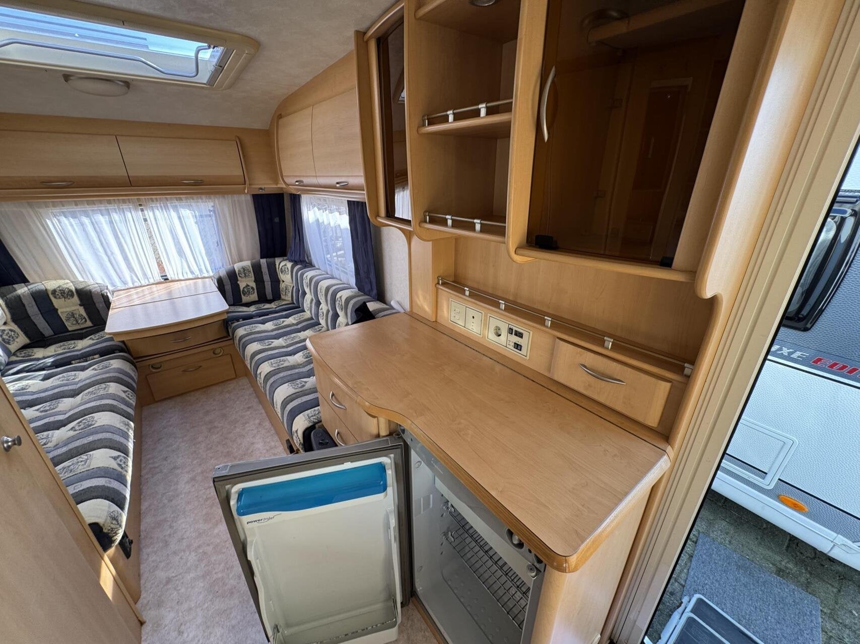 Foto 11 van HYLANDER AMBIANCE 410, ENKELEN BEDDEN, MOVER, VOORTENT