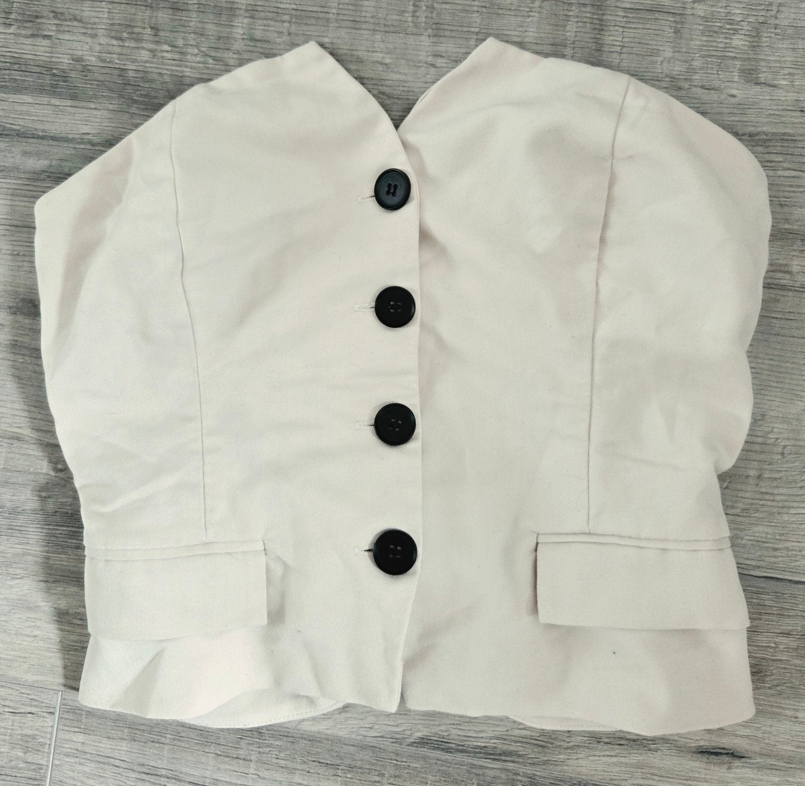 Stijlvolle beige crop top met knopen maat S (4), Kleding | Dames, Tops, Beige, Ophalen of Verzenden, Onbekend, Zo goed als nieuw