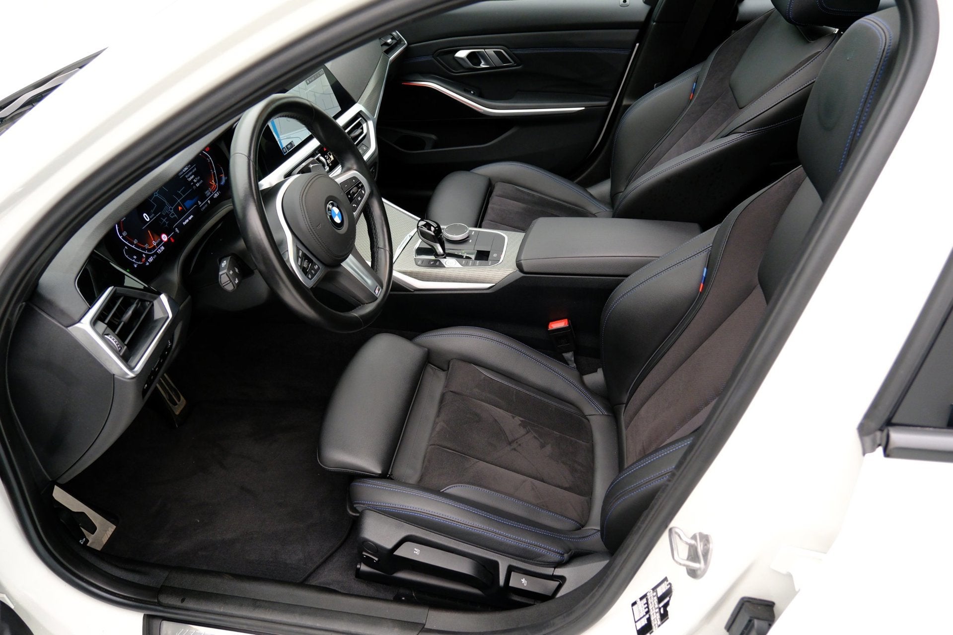 Foto 3 van BMW 3-serie 318i M Sport Aut. Navi|Leder-Alcantara|1e Eig|Pa