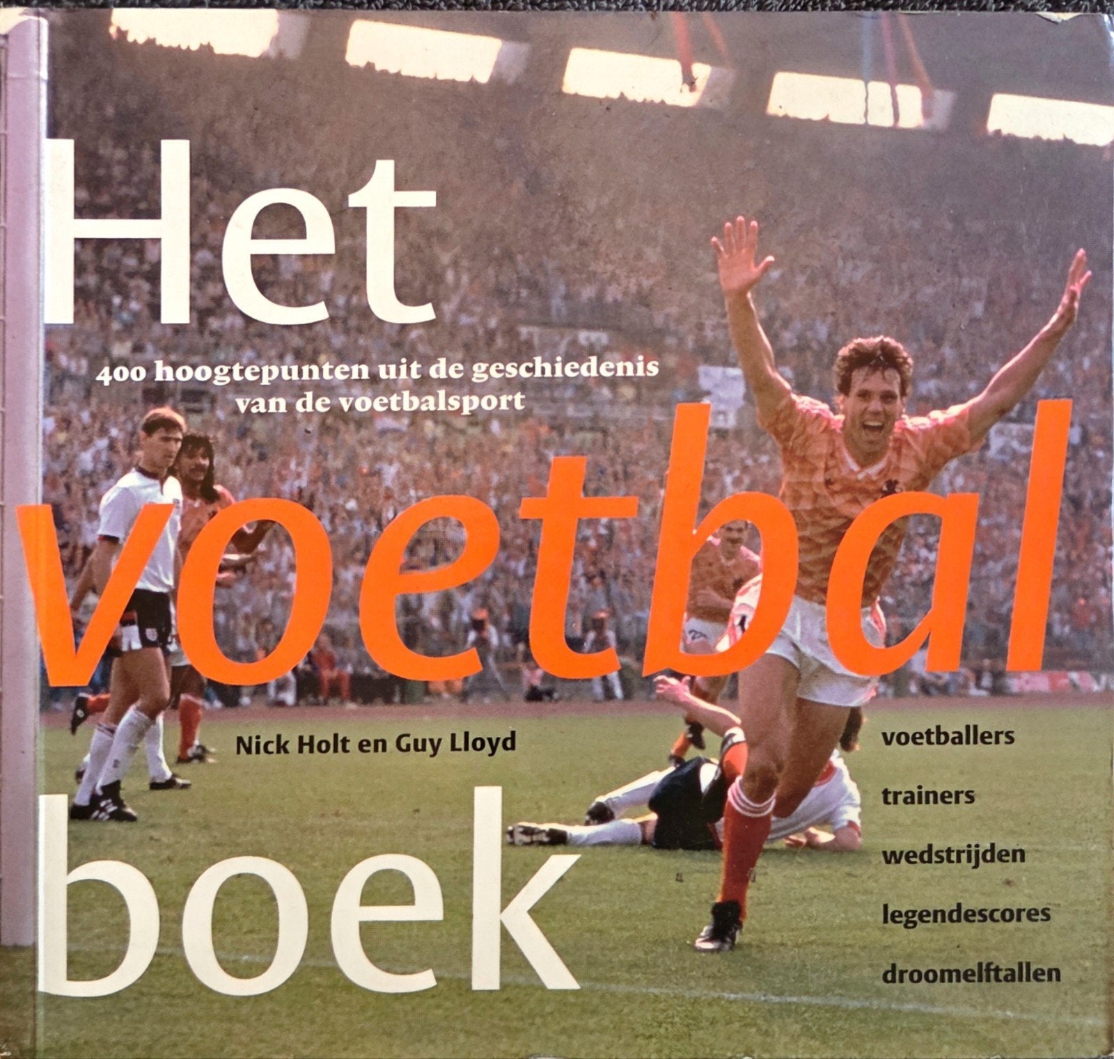 Het Voetbalboek - 768 pagina's leesplezier, Boeken, Sportboeken, Ophalen of Verzenden, Gelezen, Nick Holt en Guy Lloyd