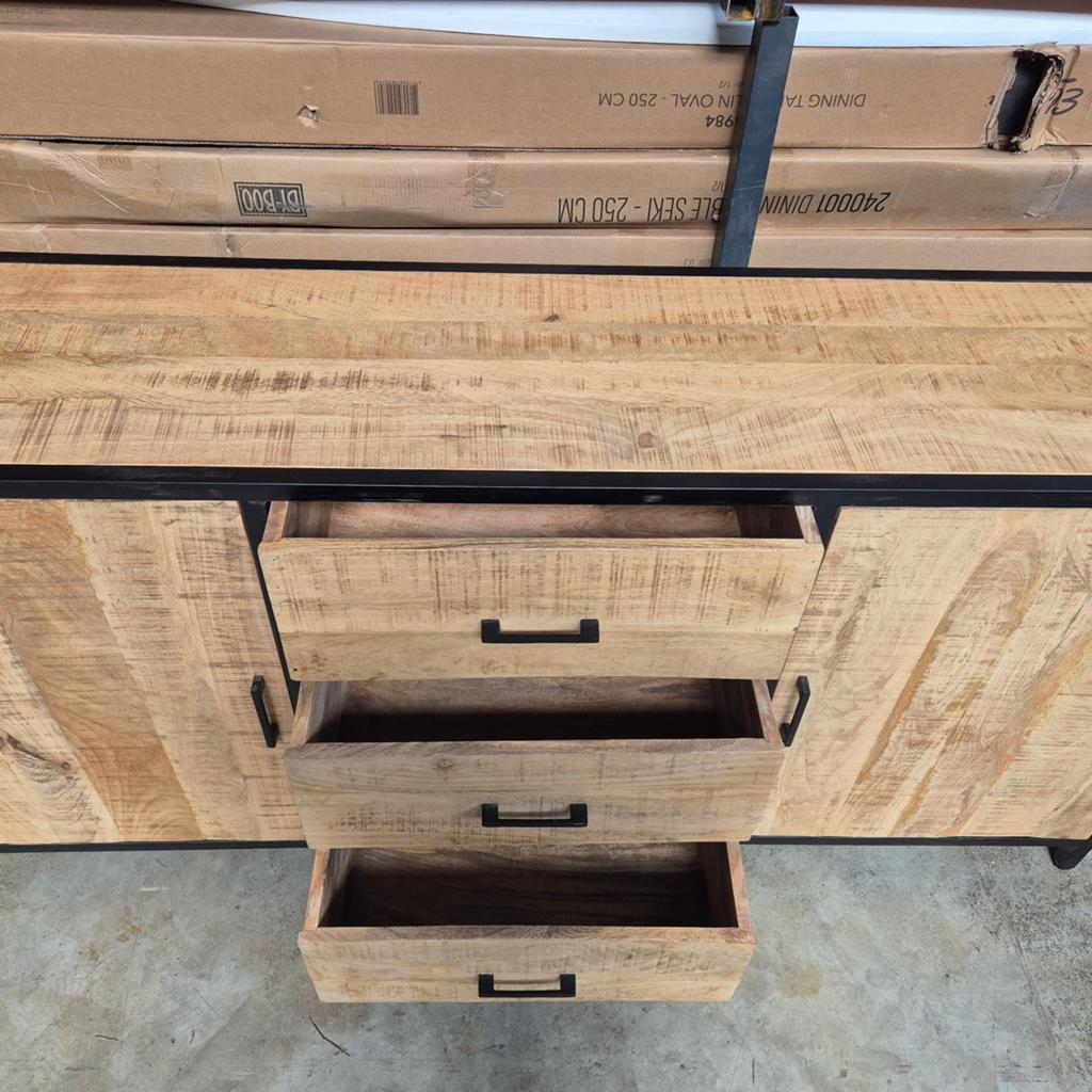 Mango houten dressoir nieuw in doos, Huis en Inrichting, Kasten | Dressoirs, 150 tot 200 cm, Nieuw, Ophalen of Verzenden, Industrieel