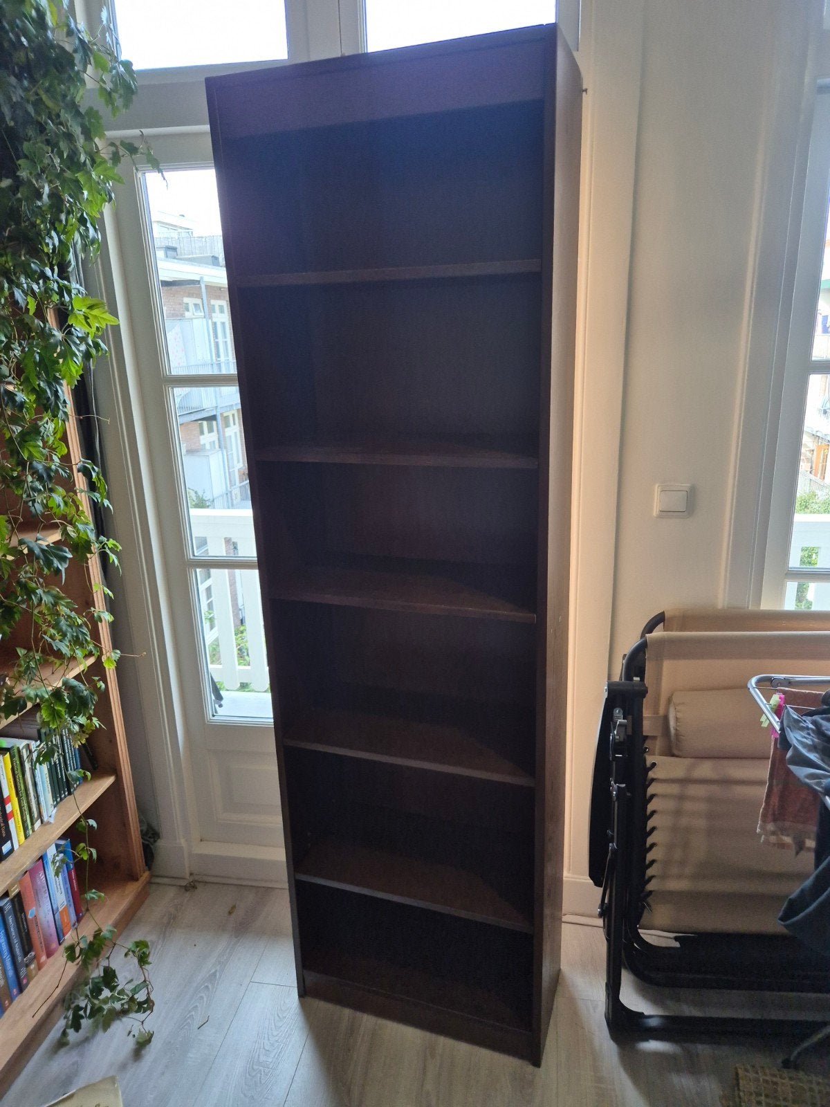 Boekenkast met 6 Planken - Donkerbruin Hout, Ophalen, Met plank(en), Gebruikt, 200 cm of meer