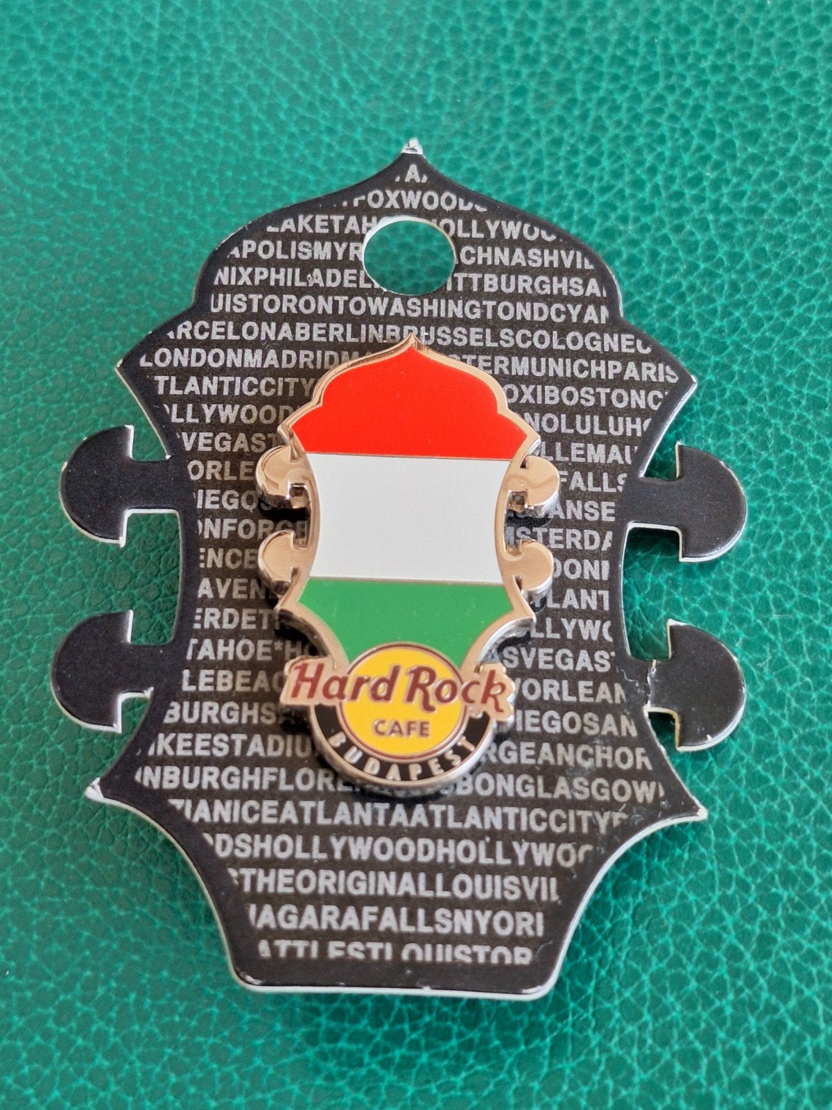 Hard Rock Cafe : BUDAPEST, HONGARIJE, Unieke, Emaille Pin, Verzenden, Zo goed als nieuw, Merk, Speldje of Pin