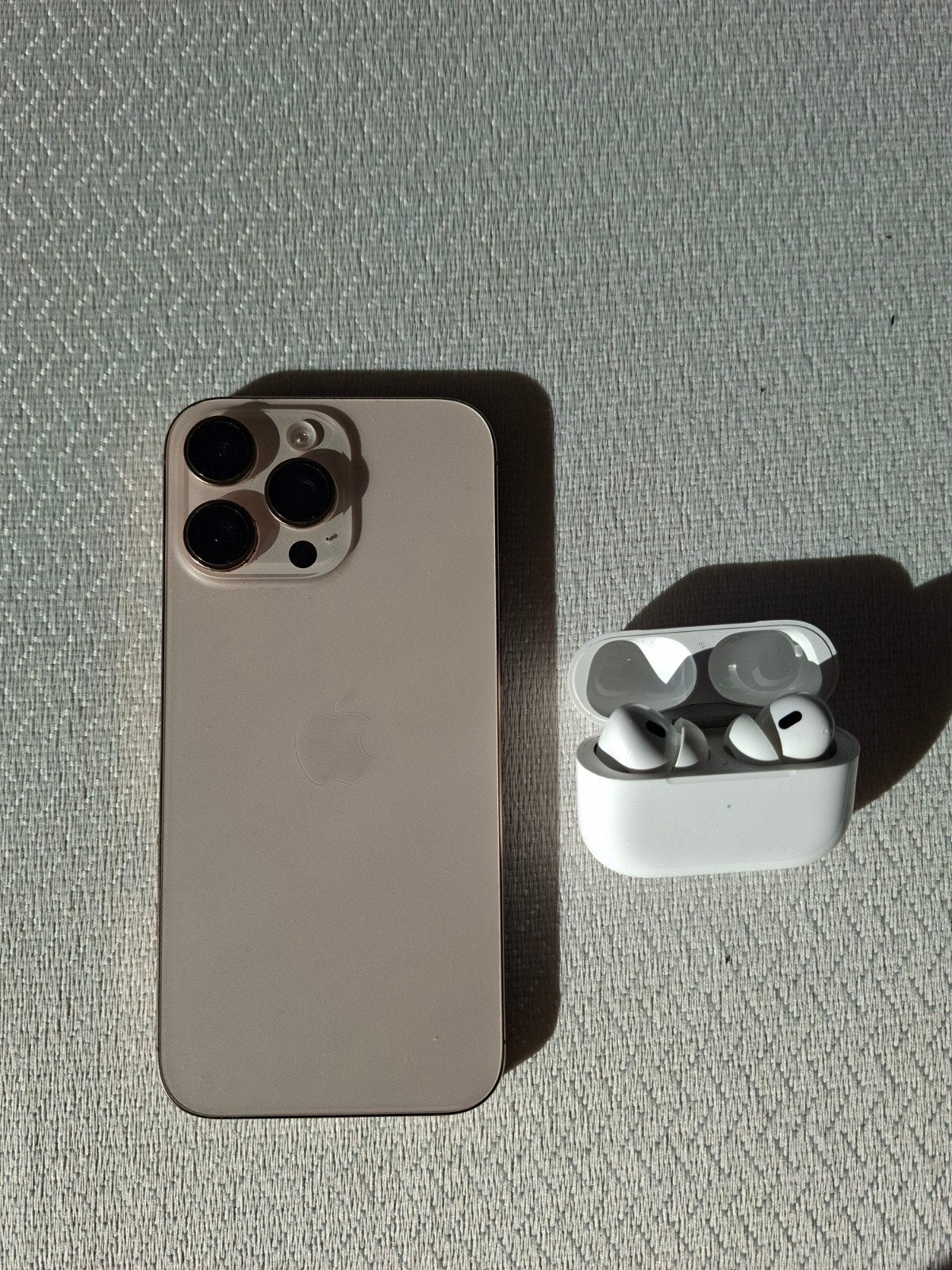 iPhone 16 Pro Max 256GB met AirPods Pro 2e generatie