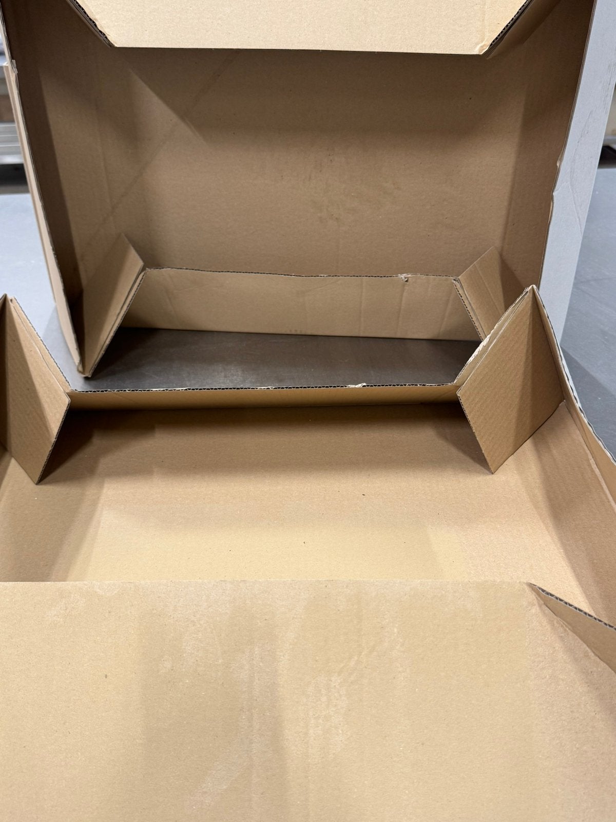 Doos, bruin kartoon open, Ophalen, Zo goed als nieuw
