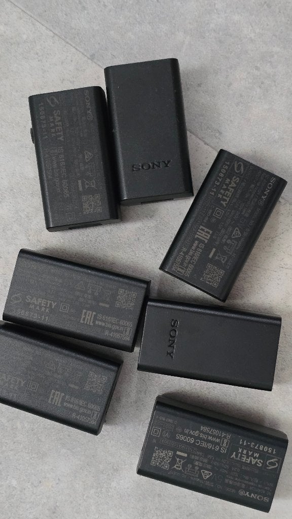 Sony AC-UUE12 USB-laders (7x), Gebruikt, Overige typen, Ophalen of Verzenden, Sony