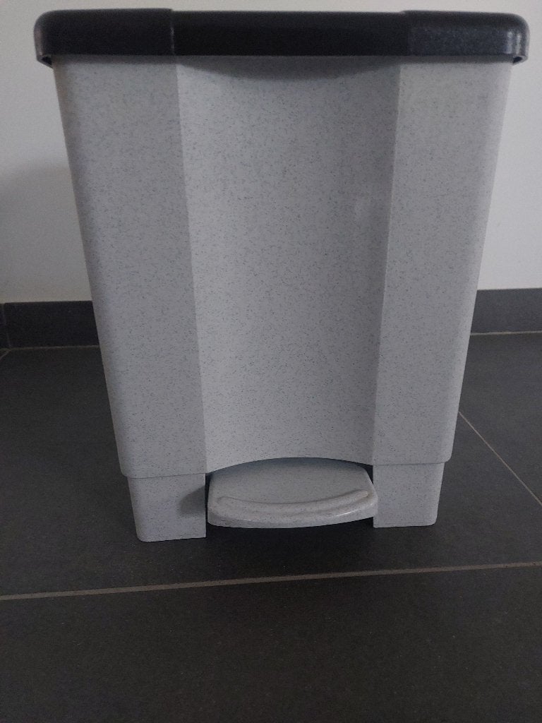 Curver pedaalemmer kunststof 17 liter als nieuw, Huis en Inrichting, Woonaccessoires | Prullenbakken, Kunststof, Met pedaal, 50 tot 75 cm