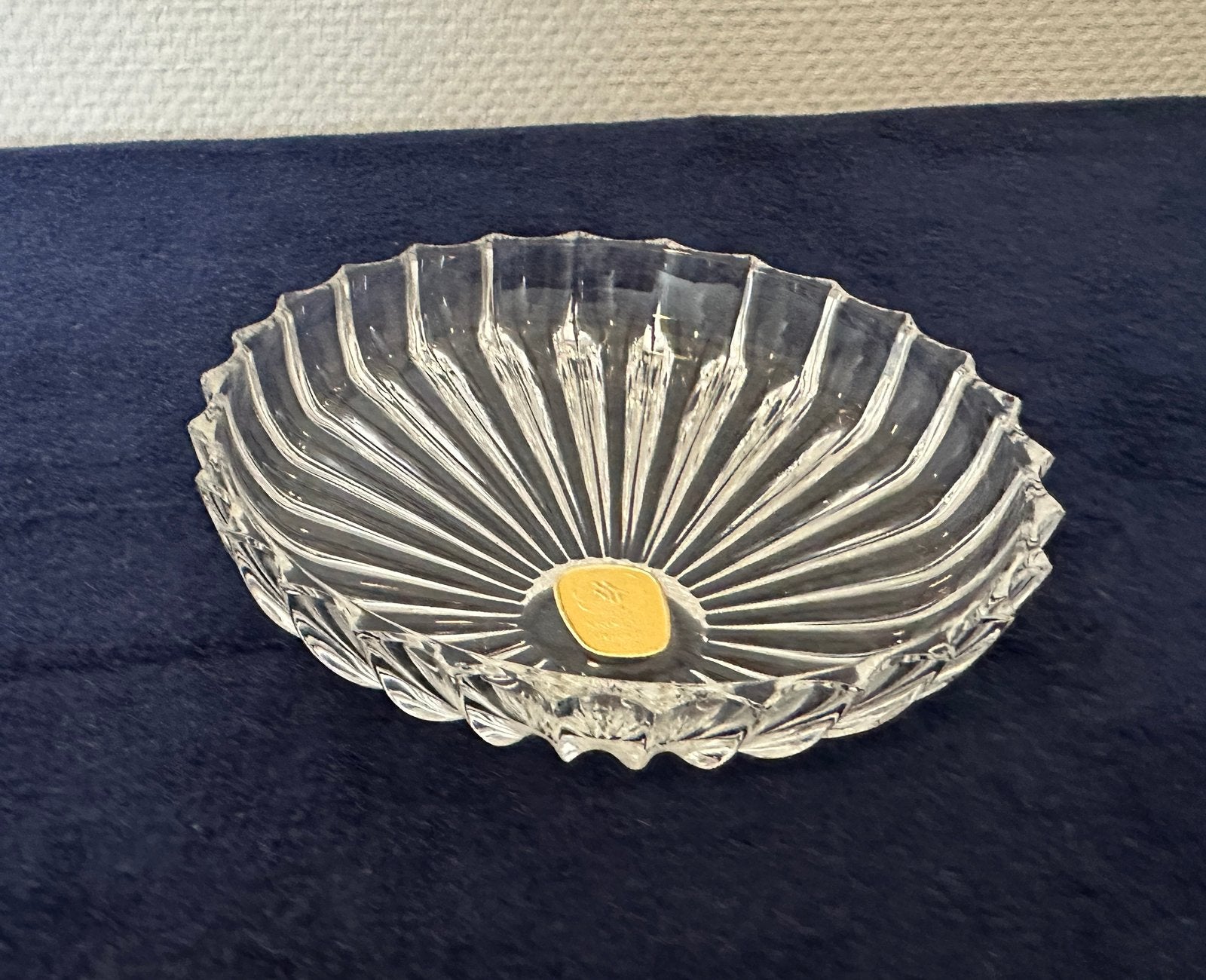 Prachtig loodkristalglazen bonbonschaaltje geslepen motief, Schaal, Rond, Ophalen of Verzenden, Glas