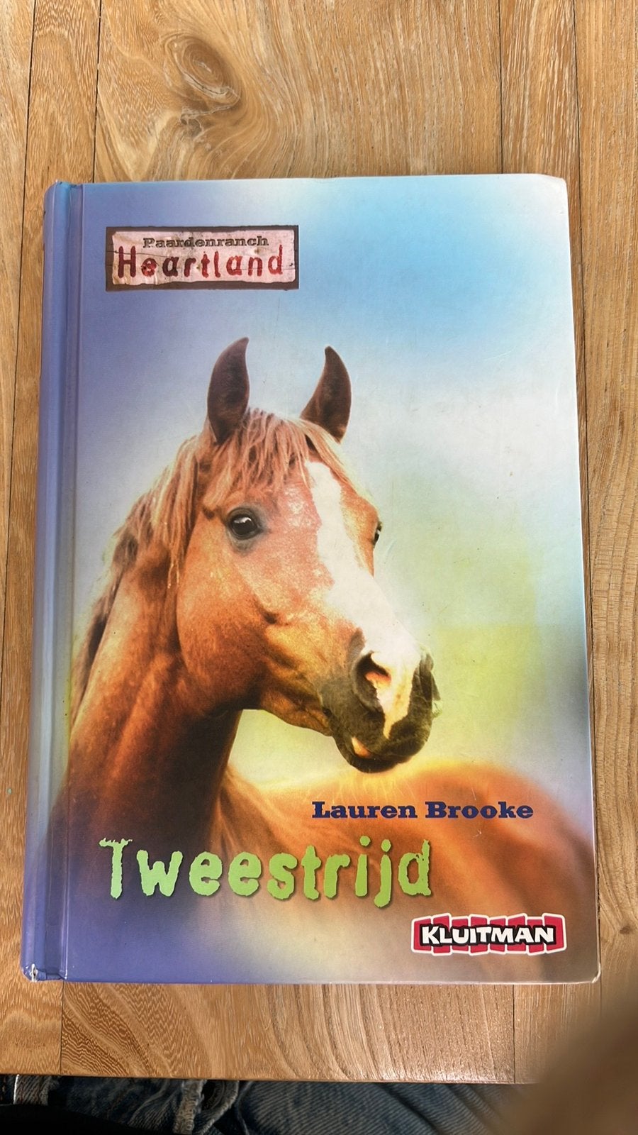 Lauren Brooke -  Heartland Tweestrijd, Ophalen of Verzenden, Zo goed als nieuw, Lauren Brooke, Nederlands