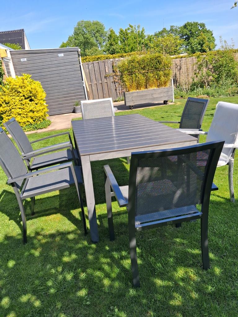 Mooie tuin set met 6 stapelbare stoelen., Ophalen, Zo goed als nieuw, Stoel