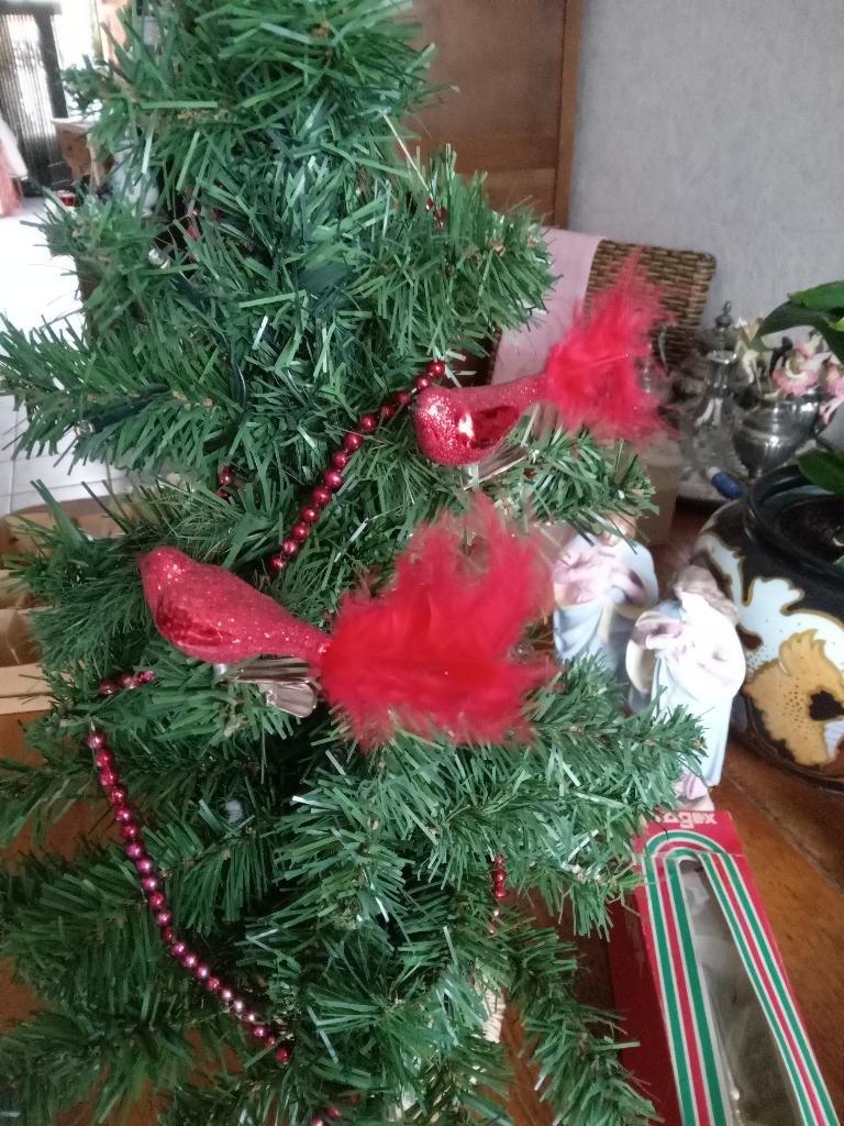 niet zo oude glazen kerstballen model rode vogels verenstaar, Ophalen of Verzenden, Gebruikt