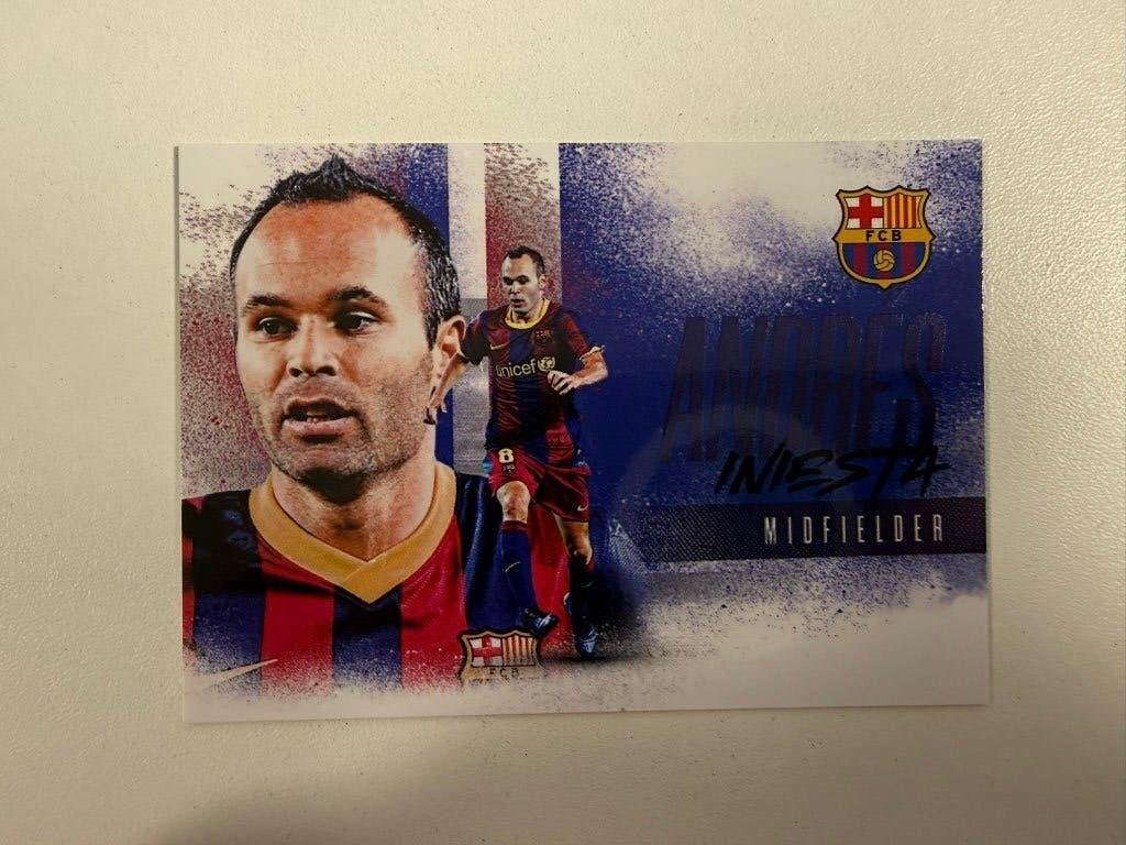 Andres Iniesta /09 Landscape Futera FX Barcelona 2026, Ophalen of Verzenden, Nieuw, Buitenlandse clubs, Poster, Plaatje of Sticker