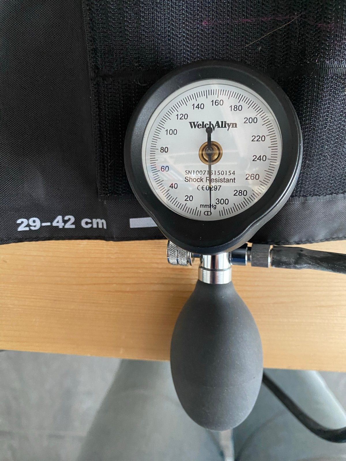 Welch Allyn Bloeddrukmeter met Manchet (29-42 cm), Ophalen of Verzenden, Gebruikt, Overige typen