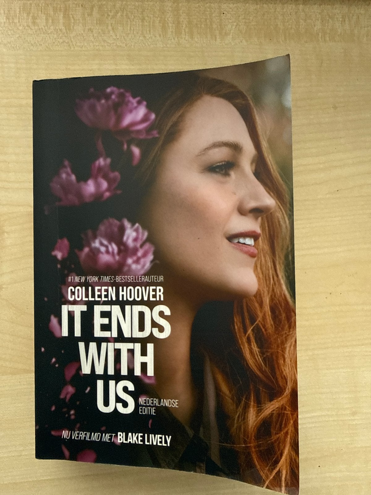 It Ends With Us - Colleen Hoover (Nederlandse Editie), Ophalen of Verzenden, Zo goed als nieuw, Nederland
