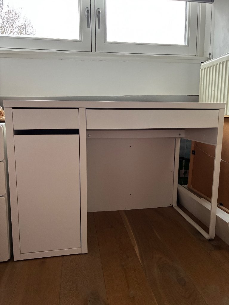 Ikea kinderbureau Micke inclusoef opbouw, Ophalen, 105 cm, Scandinavisch, Demontabel