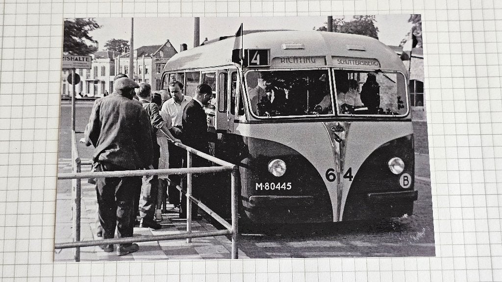 Foto BUS GVA Arnhem 64, Verzamelen, Spoorwegen en Tramwegen, Verzenden, Gebruikt, Bus of Metro, Overige typen