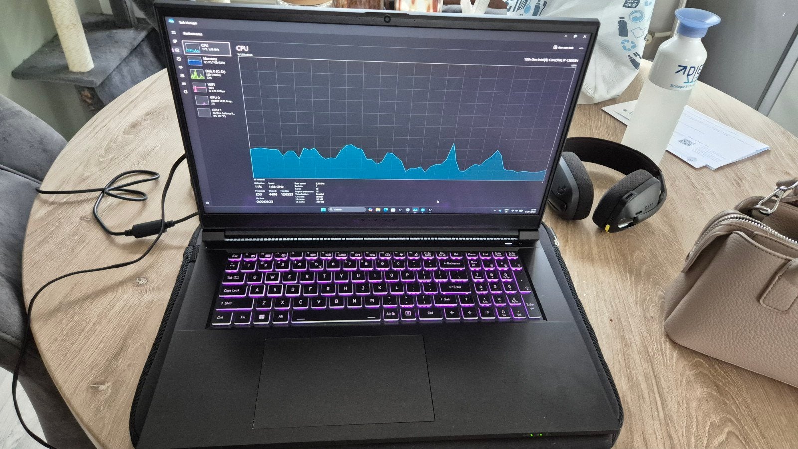 Gaming Laptop 17" RTX 4060 16GB RAM Erazer Defender p50, Computers en Software, Windows Laptops, Zo goed als nieuw, 17 inch of meer