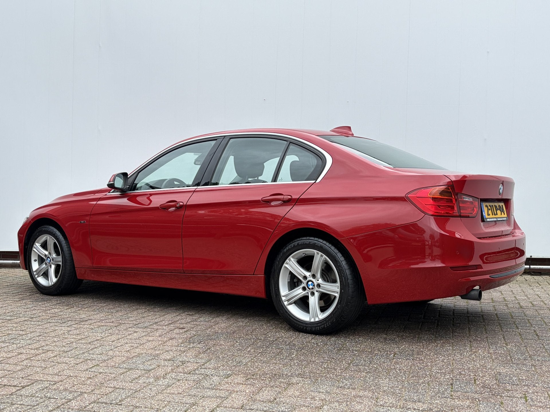 BMW 3-serie 316i High Executive Leder Sportzetels Red Chili, Auto's, Automaat, Gebruikt, Euro 6, 3-Serie