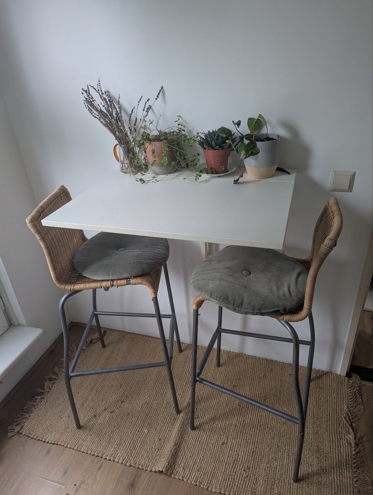 Ikea norberg klaptafel voor aan de muur plus twee krukken, Ophalen, Gebruikt, Minder dan 4 stoelen