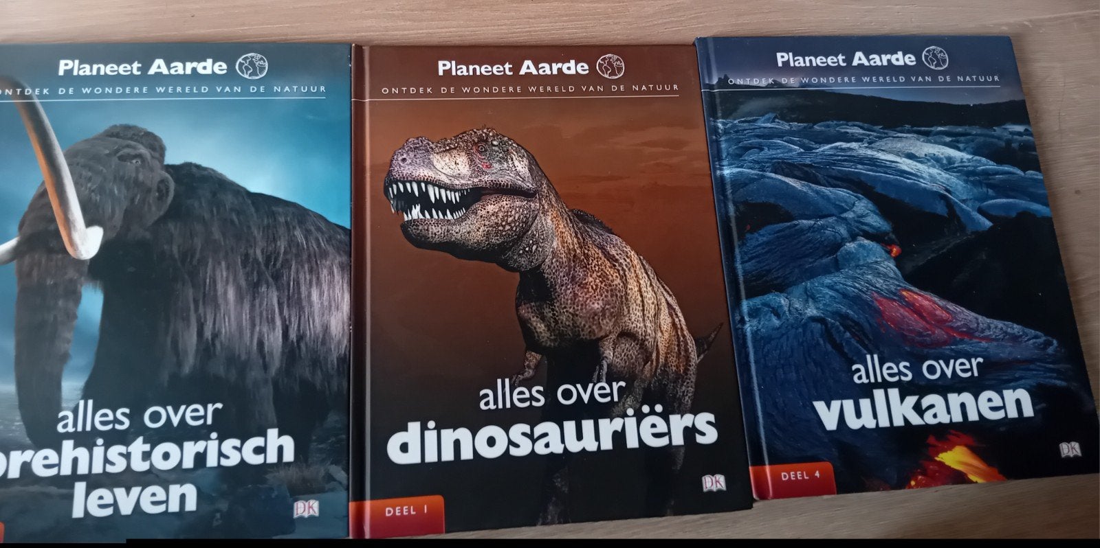 Planeet Aarde boeken: Vulkanen, Dinosauriërs, Prehistorisch, Ophalen of Verzenden, Zo goed als nieuw, Natuur algemeen, Diverse auteurs