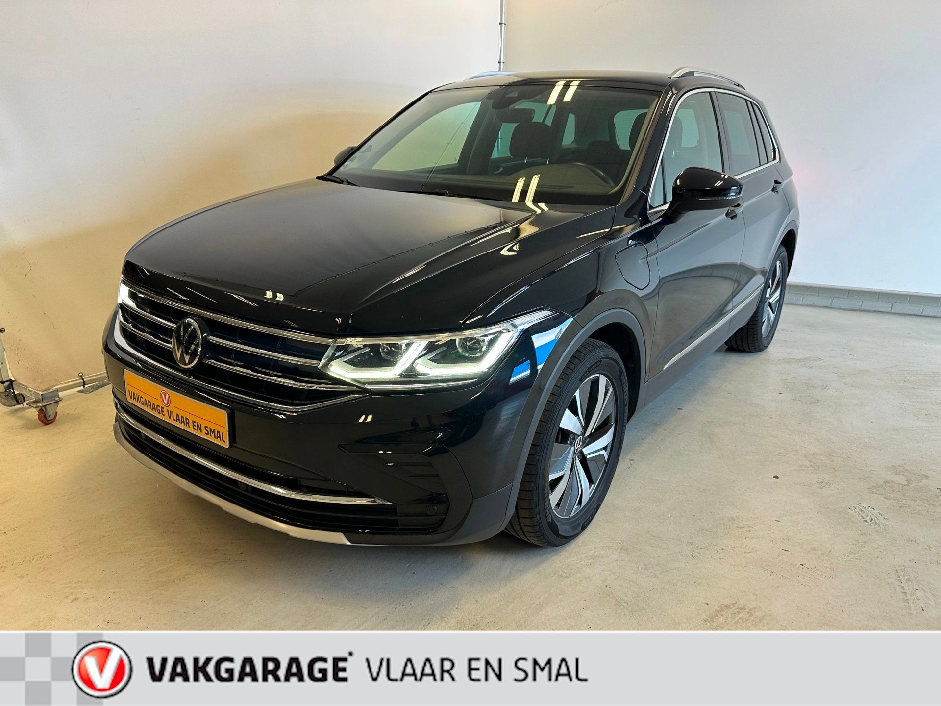 Volkswagen TIGUAN VW Tiguan Hybride 1.4 elegance uitvoering-, 150 pk, Alcantara, Zwart, Hybride Elektrisch/Benzine