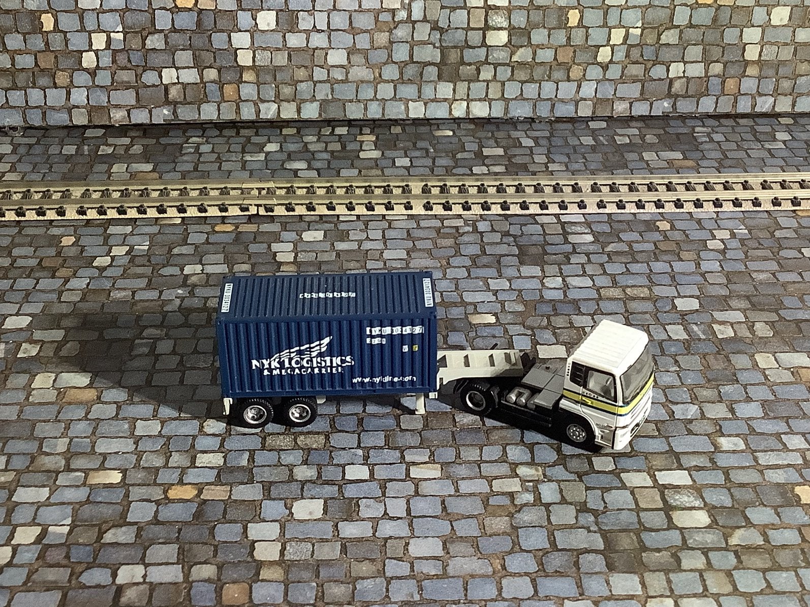 N spoor vrachtwagen met container, Hobby en Vrije tijd, Overige merken, Gelijkstroom of Wisselstroom, Overige typen, Ophalen of Verzenden