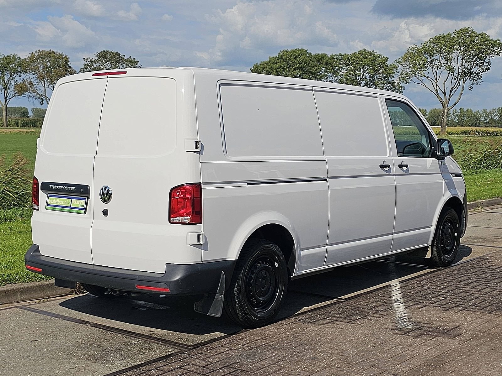 VOLKSWAGEN TRANSPORTER 2.0 TDI t6.1 150pk l2h1 autm, Auto's, Automaat, Gebruikt, 150 pk, Wit
